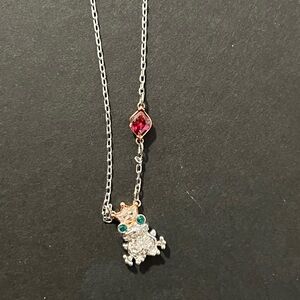 Super cute 16 in.² silver necklace with ruby red diamond and frog with a crown🔥